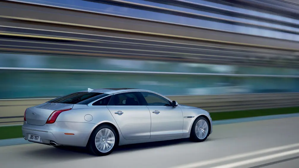 Jaguar XJ XJ 5.0 S/C SWB Portfolio 4