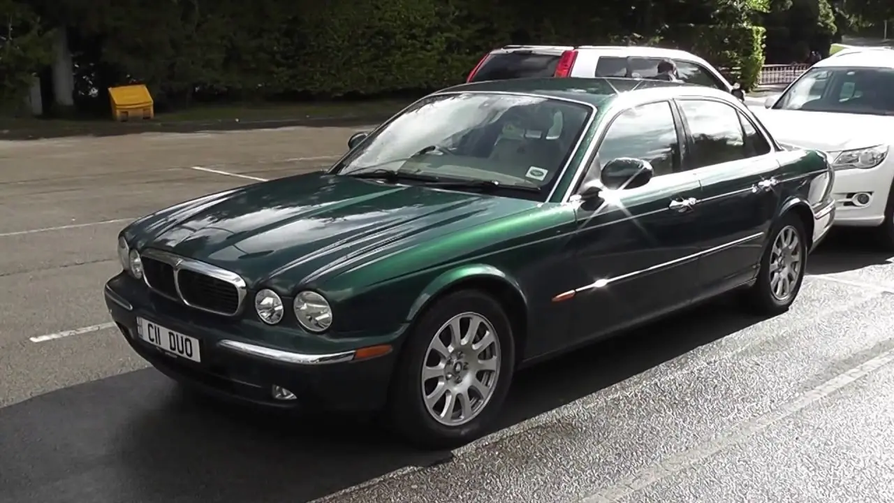 Jaguar XJ6 XJ6 3.0 V6 Executive 7