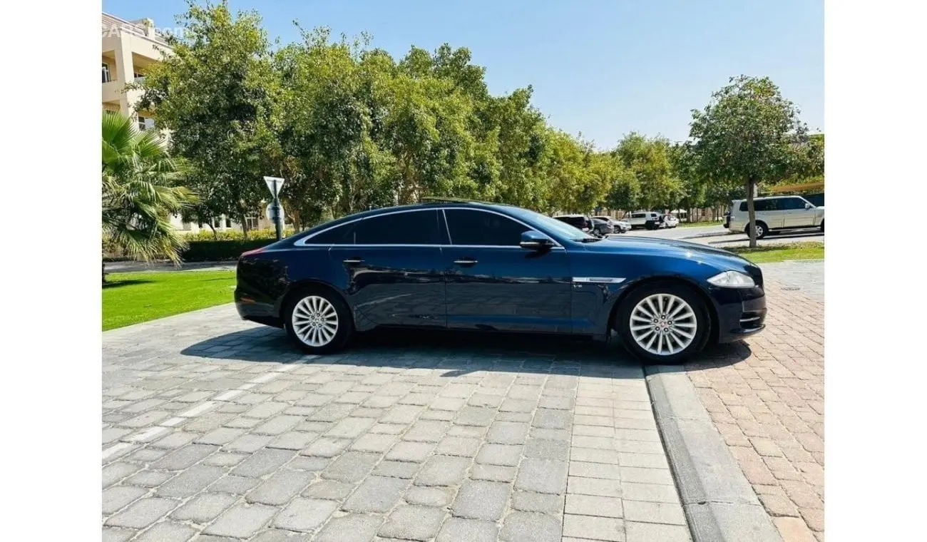 Jaguar XJ6 XJ6 3.0 V6 Luxury 5