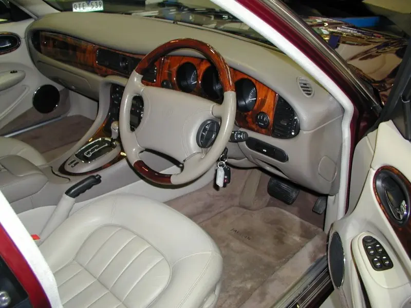Jaguar XJ XJ8 3.2 2