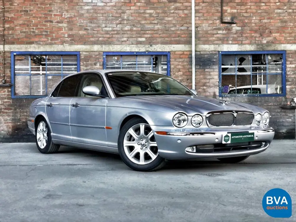 Jaguar XJ XJ8 4.2 V8 Executive 2