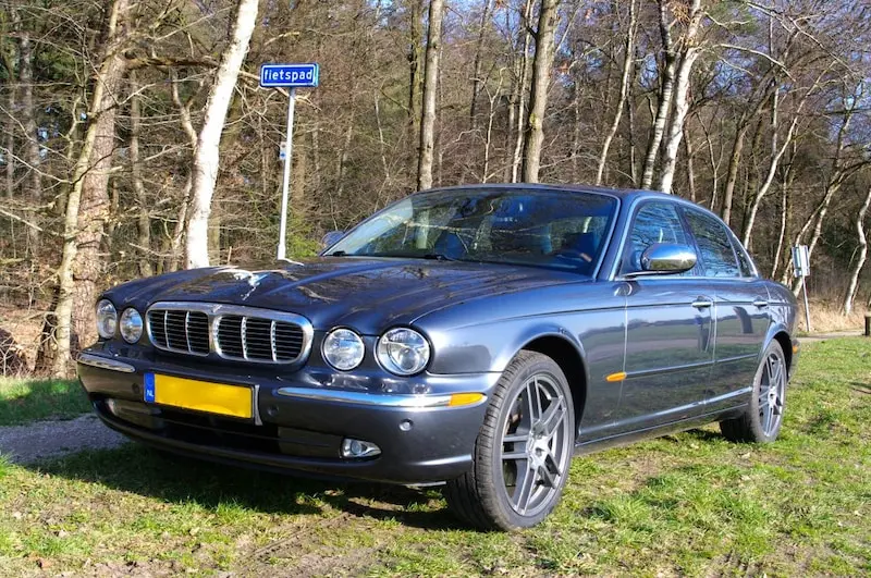 Jaguar XJ XJ8 4.2 V8 Executive 4