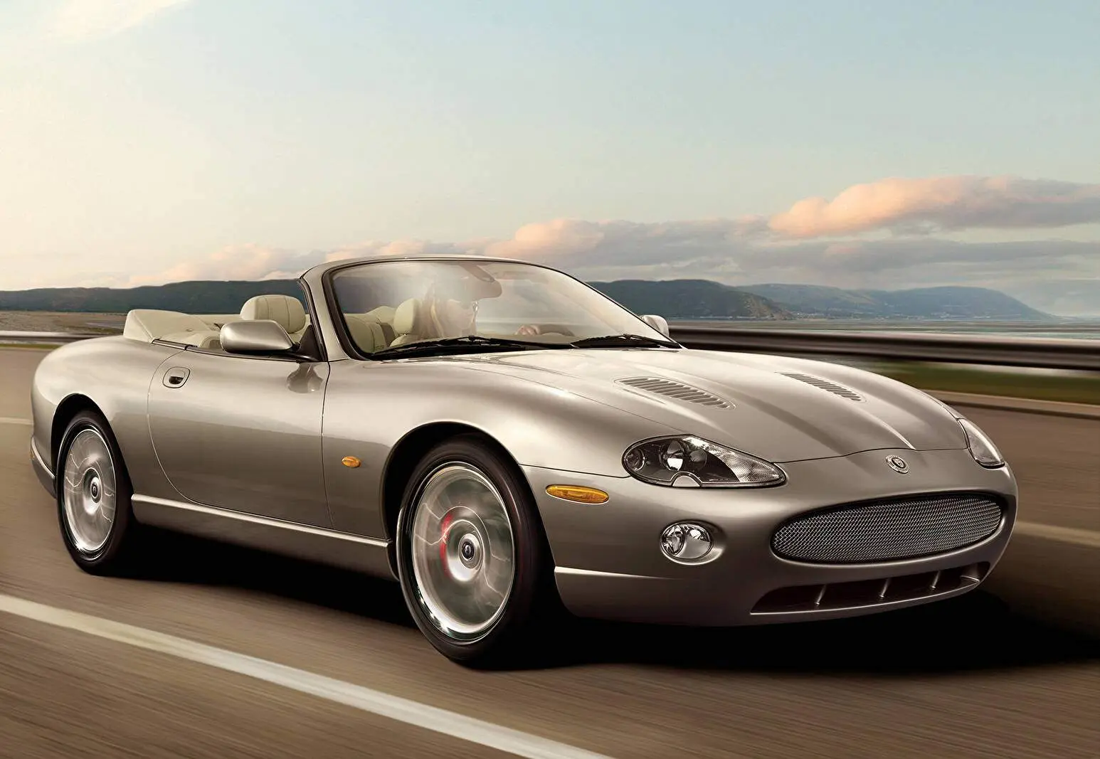 Jaguar XKR XKR 4.2 L V8 S/C 2