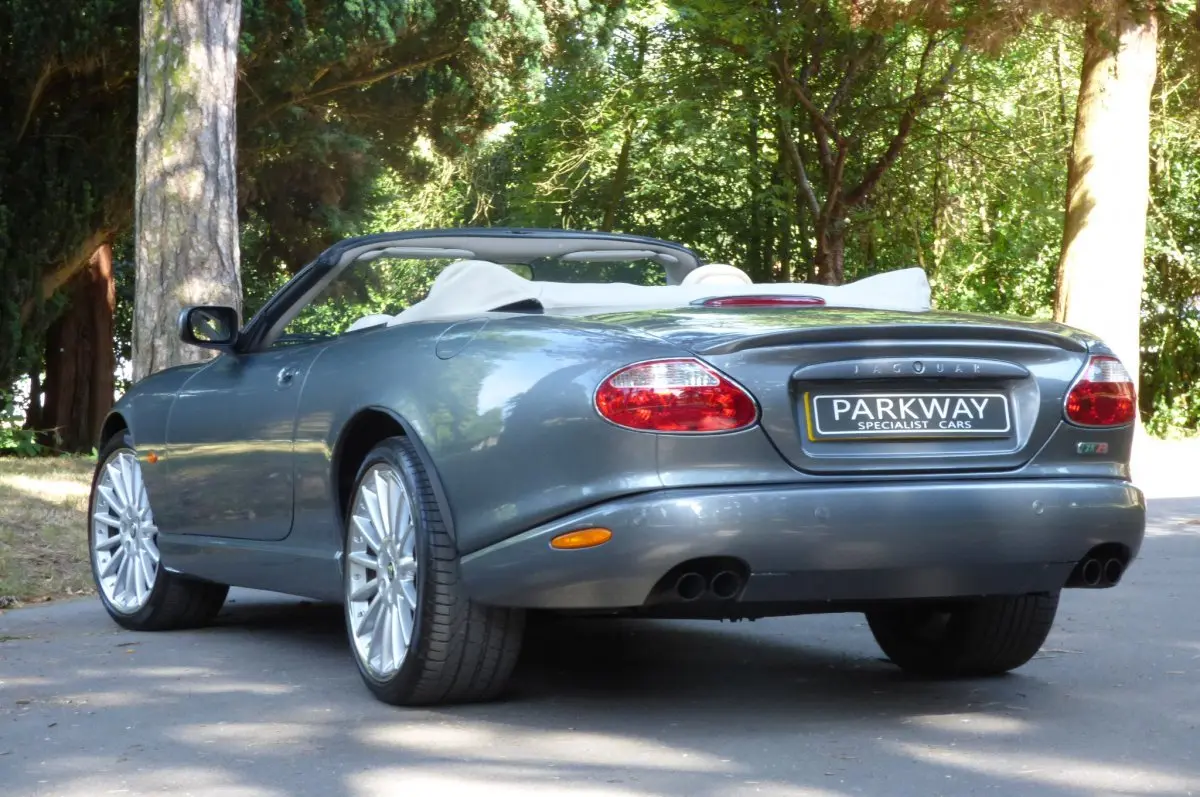 Jaguar XKR XKR 4.2 L V8 S/C 6