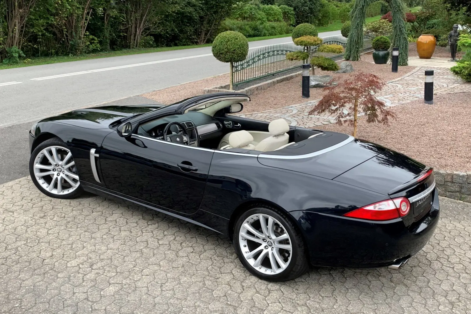 Jaguar XKR XKR 4.2 L V8 S/C 4