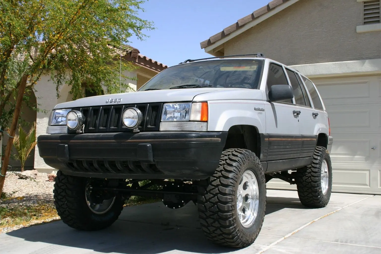 Jeep Cherokee Cherokee 2.5 4
