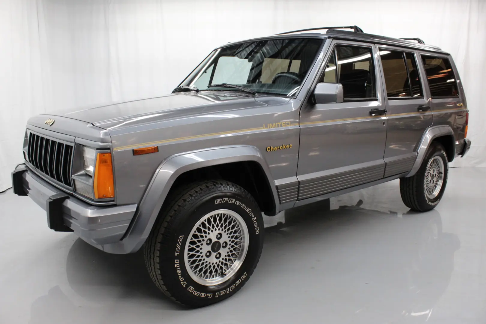 Jeep Cherokee Cherokee 4.0 Base 5