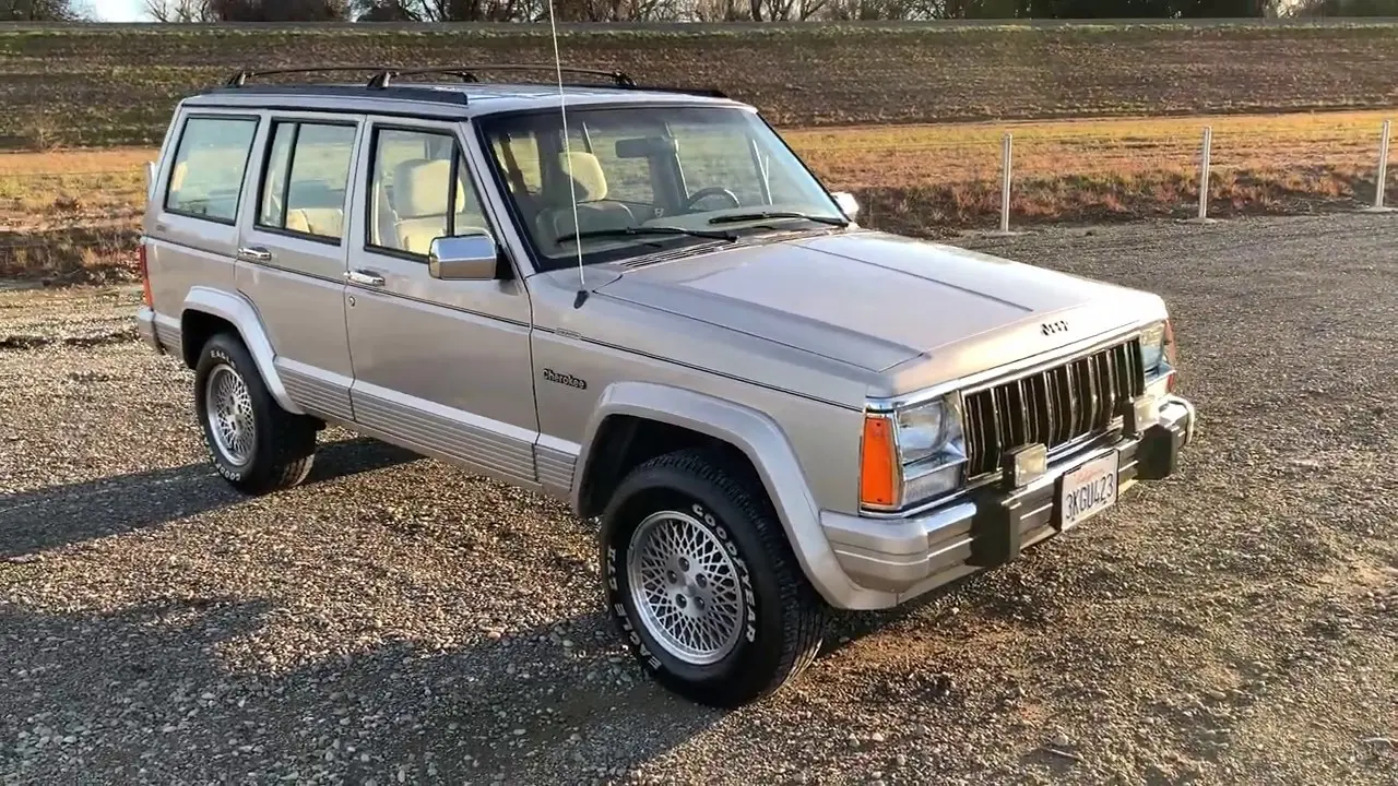 Jeep Cherokee Cherokee 4.0 Country 6