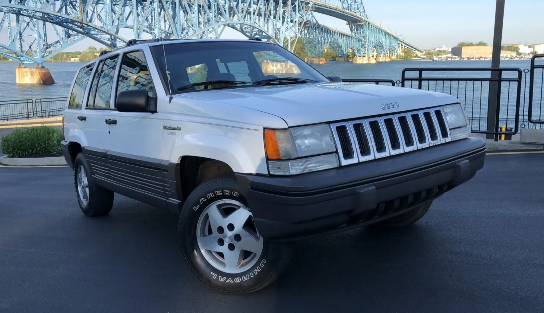 Jeep Grand Cherokee Grand Cherokee 4.0 Laredo 5
