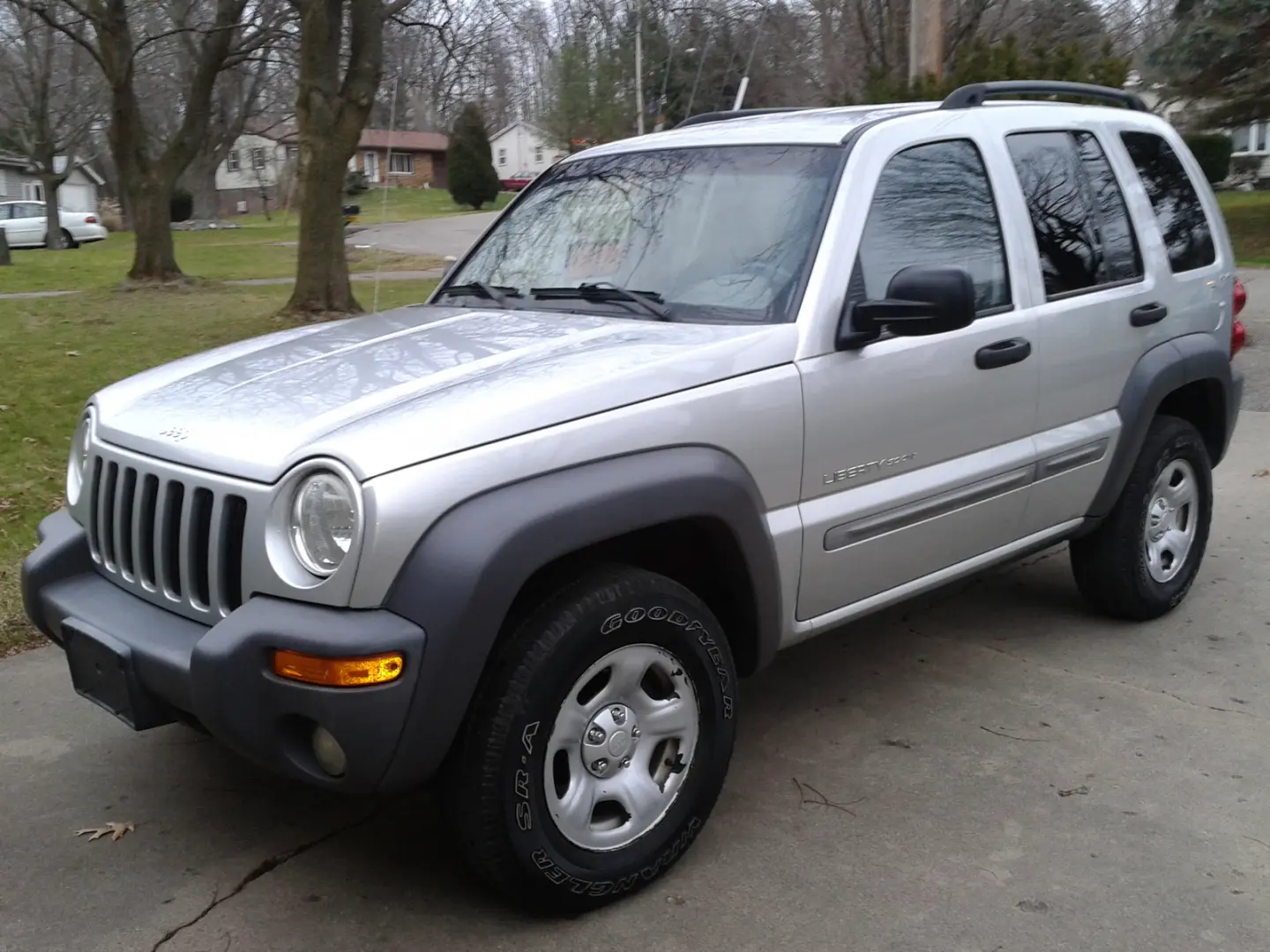 Jeep  Liberty 2.4 5