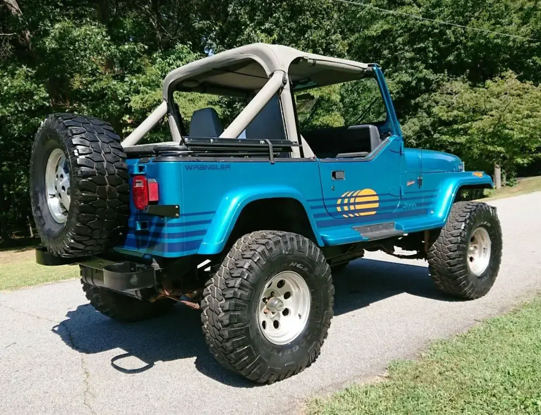 Jeep Wrangler Wrangler 2.5 Soft Top Base 3