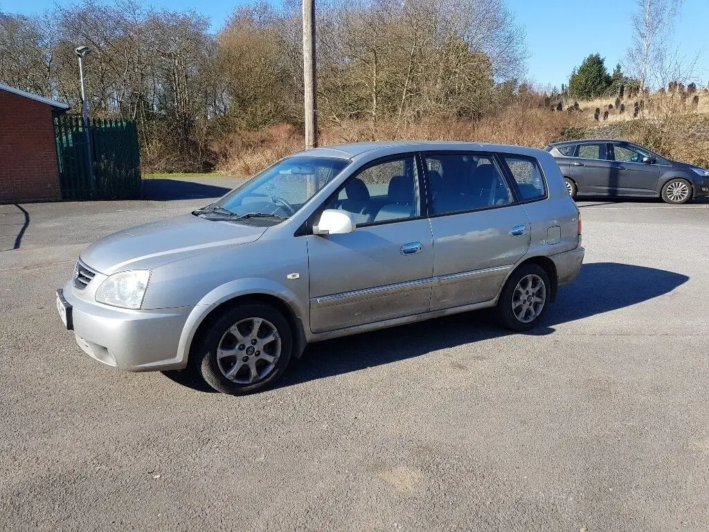 Kia Carens Carens 1.6 LX 6