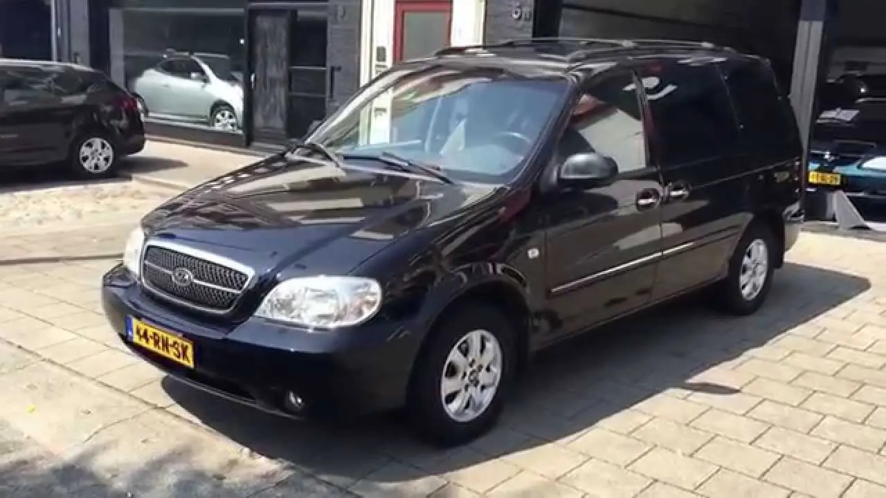 Kia Carnival Carnival 2.5 V6 LS 6