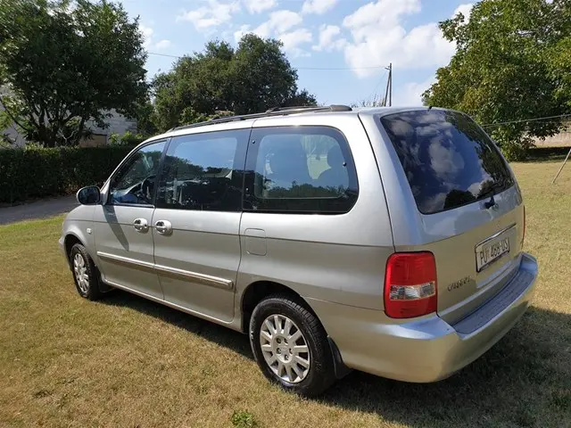 Kia Carnival Carnival 2.9 TD STD 3
