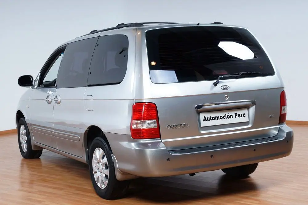 Kia Carnival Carnival 2.9 TD STD 4