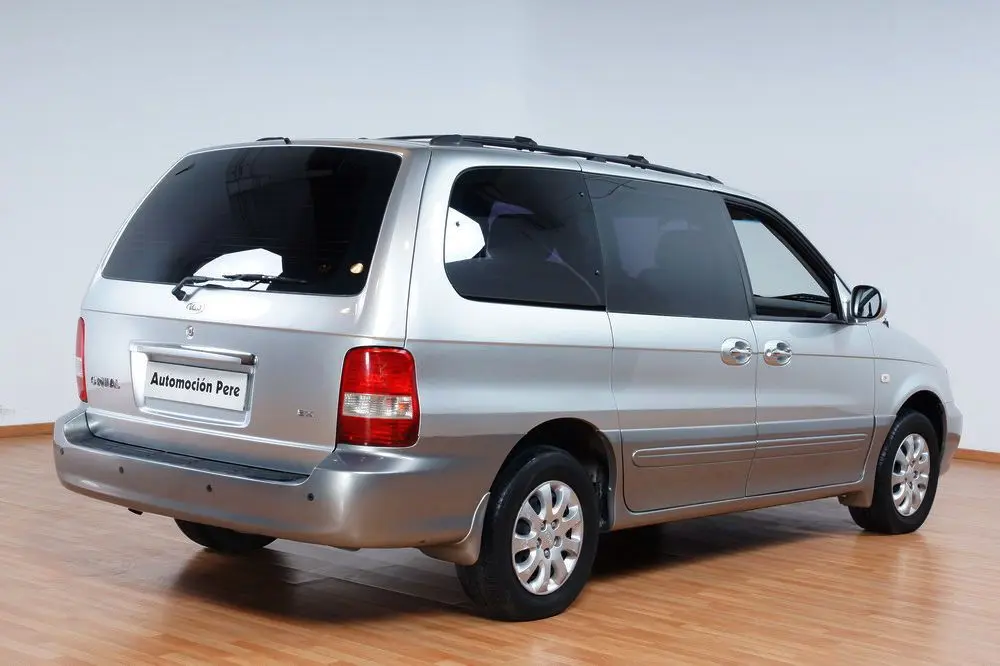Kia Carnival Carnival 2.9 TD STD 6