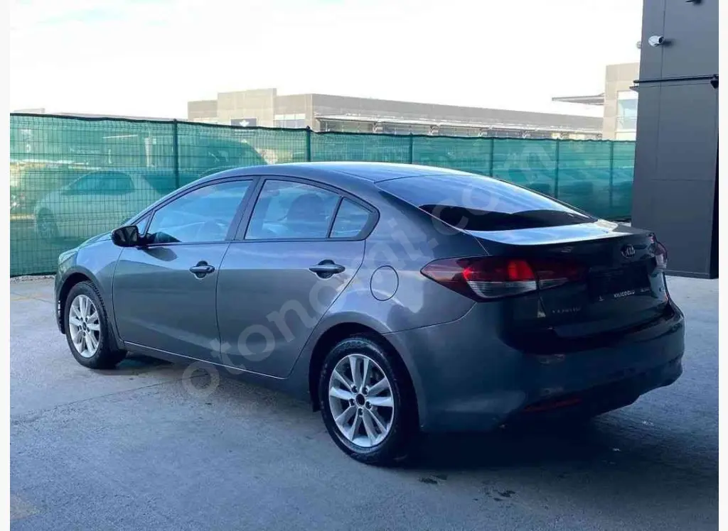 Kia Cerato Cerato 1.6 CRDI Concept DCT 4