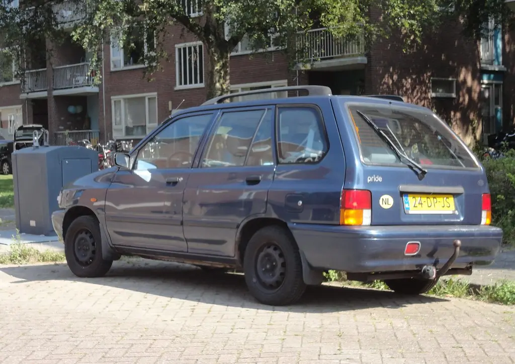 Kia Pride Pride 1.3i DLX 5