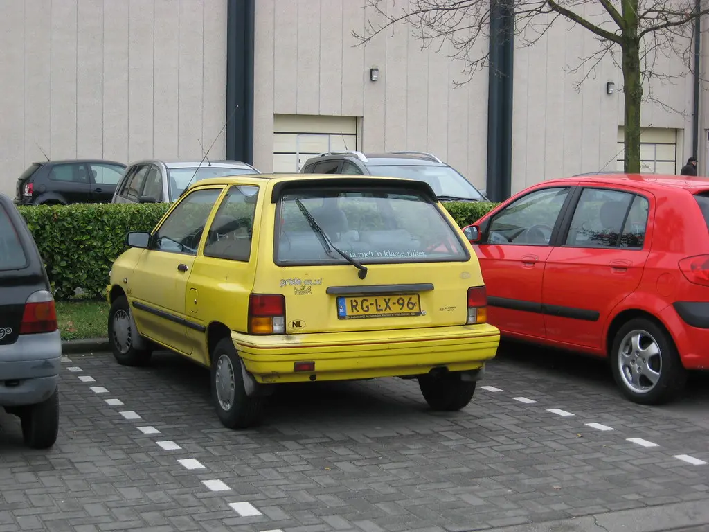 Kia Pride Pride 1.3i 4