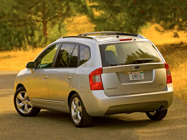 Kia Rondo Rondo 2.4i EX 0
