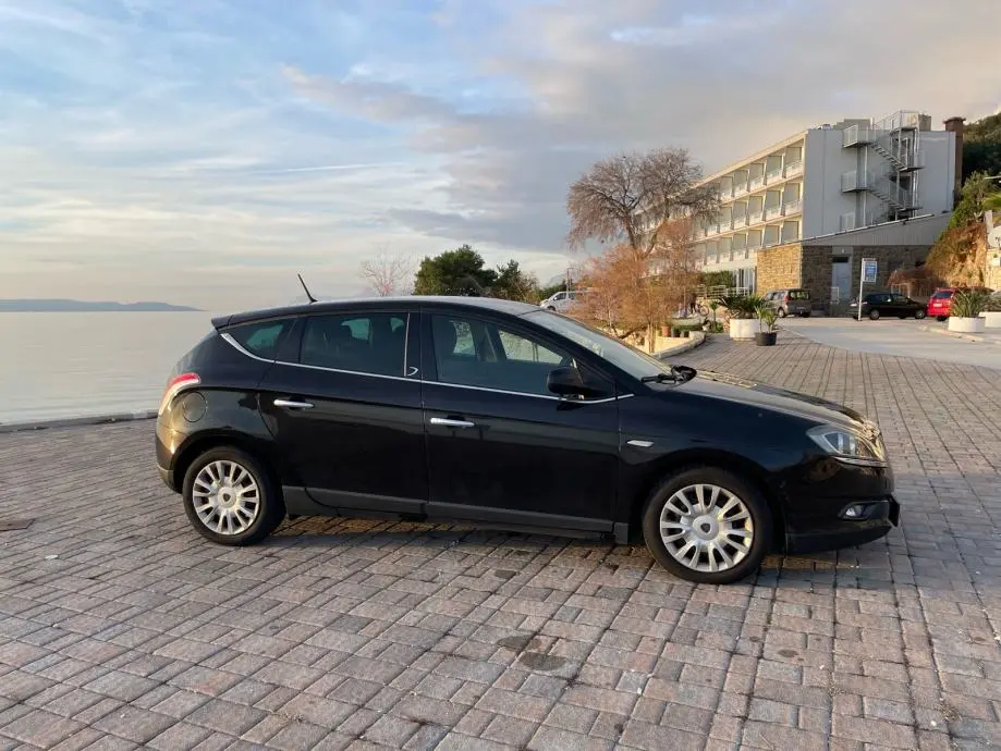 Lancia Delta Delta 1.6 MultiJet Hard Black MTA 5
