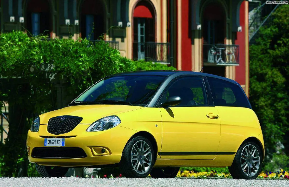 Lancia  Ypsilon 1.3 MultiJet 16V Platino 4