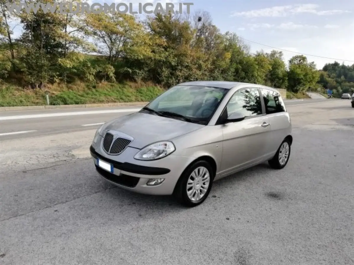 Lancia  Ypsilon 1.4 Platino 4