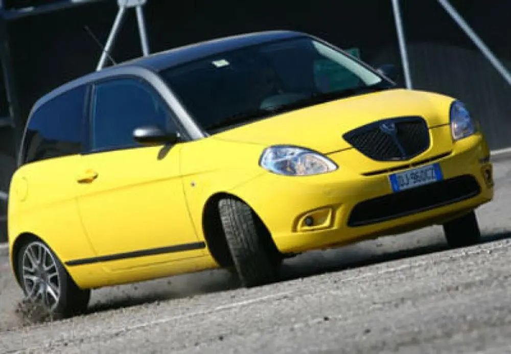Lancia  Ypsilon 1.3 MultiJet 16V Sport Momo Design 3