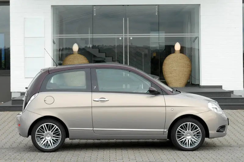 Lancia  Ypsilon 1.4 8V Platino 4