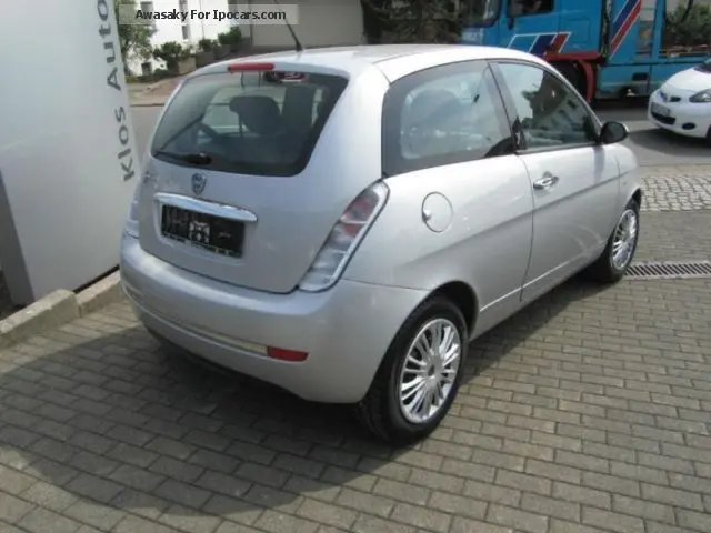 Lancia  Ypsilon 1.4 16V Oro 3