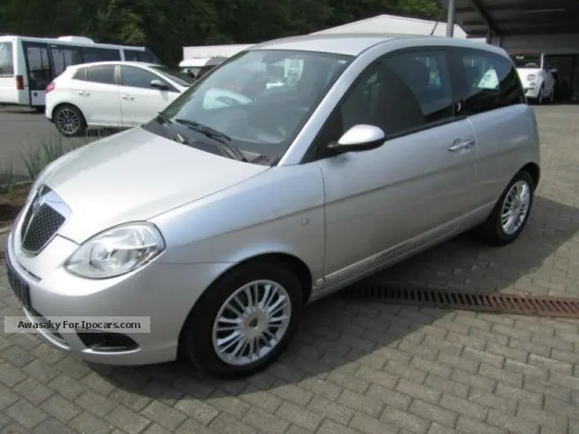 Lancia  Ypsilon 1.4 16V Oro 4