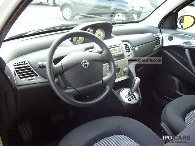 Lancia  Ypsilon 1.4 16V Oro 7