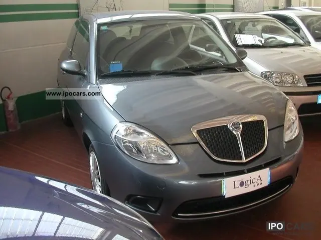 Lancia  Ypsilon 1.4 16V Oro 6