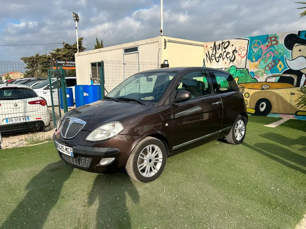 Lancia  Ypsilon 1.4 Platino 4