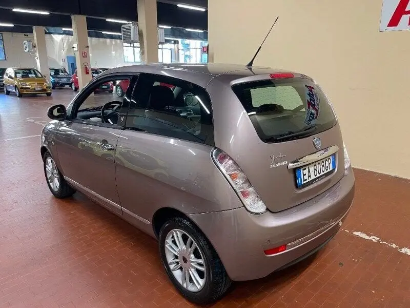 Lancia  Ypsilon 1.4 16V Platino 3