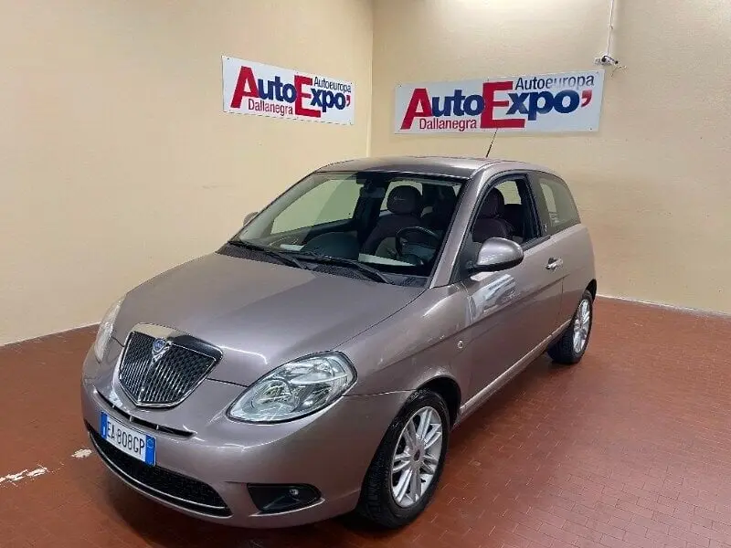 Lancia  Ypsilon 1.4 16V Platino 4