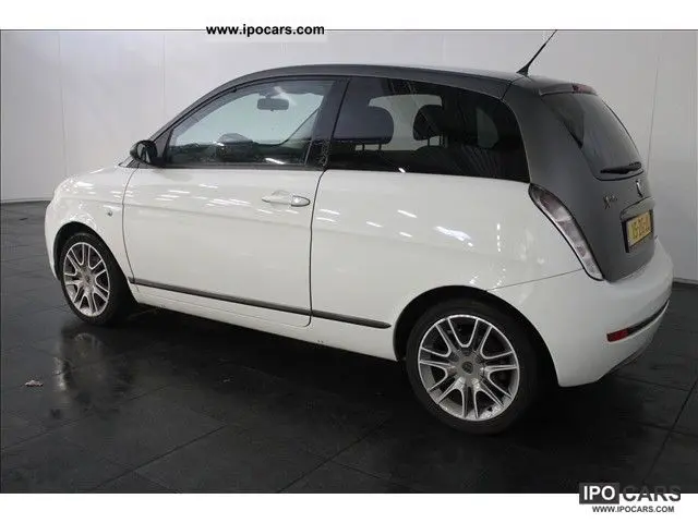 Lancia  Ypsilon 1.3 MultiJet 16V Sport Momo Design 1