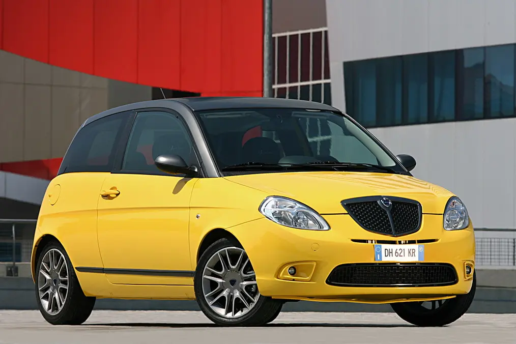 Lancia  Ypsilon 1.4 16V Sport Momo Design 2