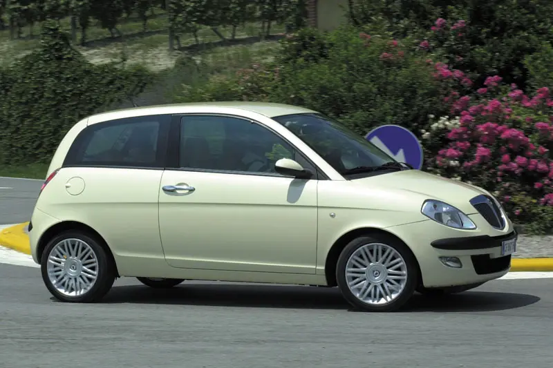 Lancia  Ypsilon 1.4 Platino 4