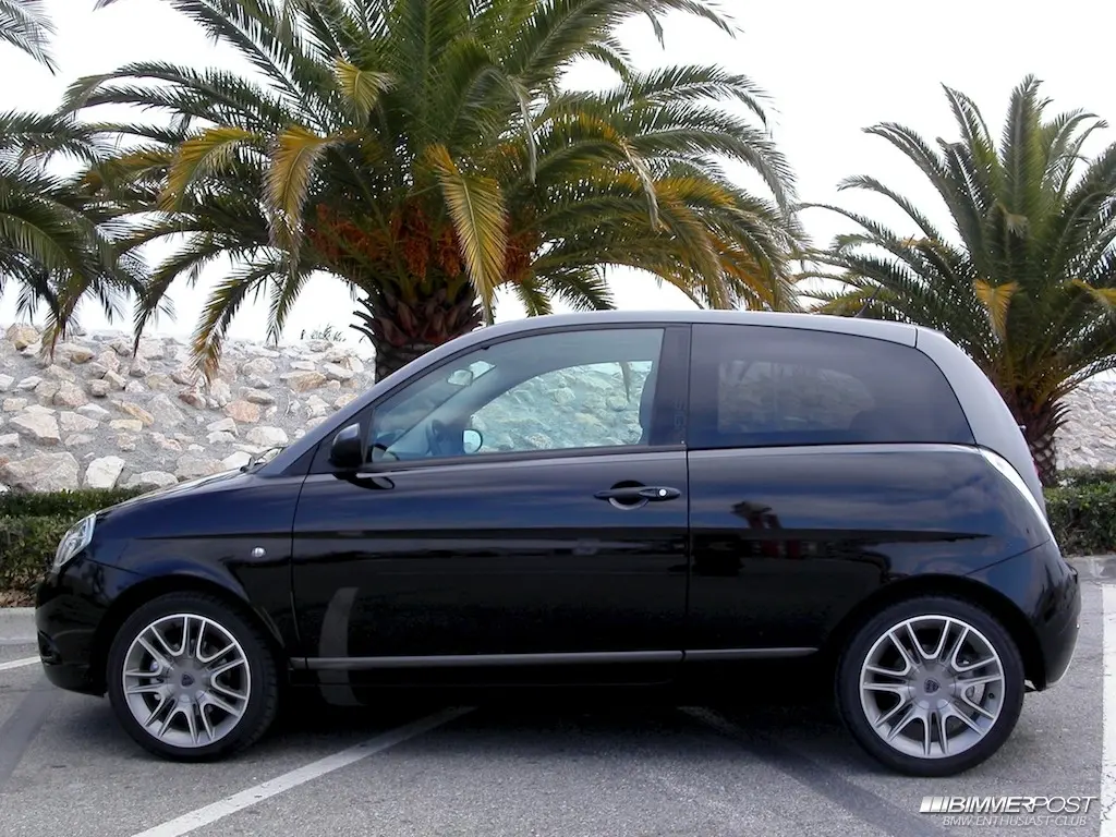 Lancia  Ypsilon 1.4 16V Sport Momo Design 5
