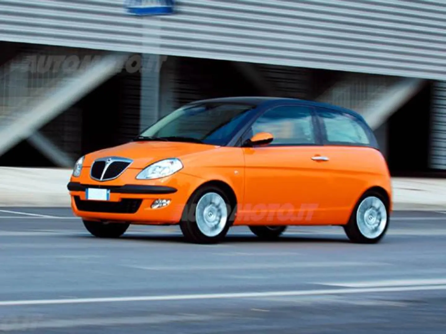 Lancia  Ypsilon 1.4 16V Sport Momo Design 6
