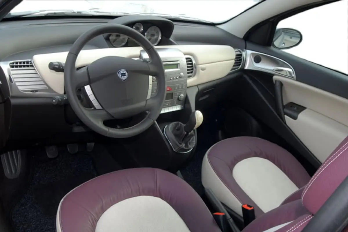 Lancia  Ypsilon 1.4 16V Sport Momo Design 7