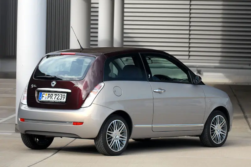 Lancia  Ypsilon 1.4 8V Argento 2