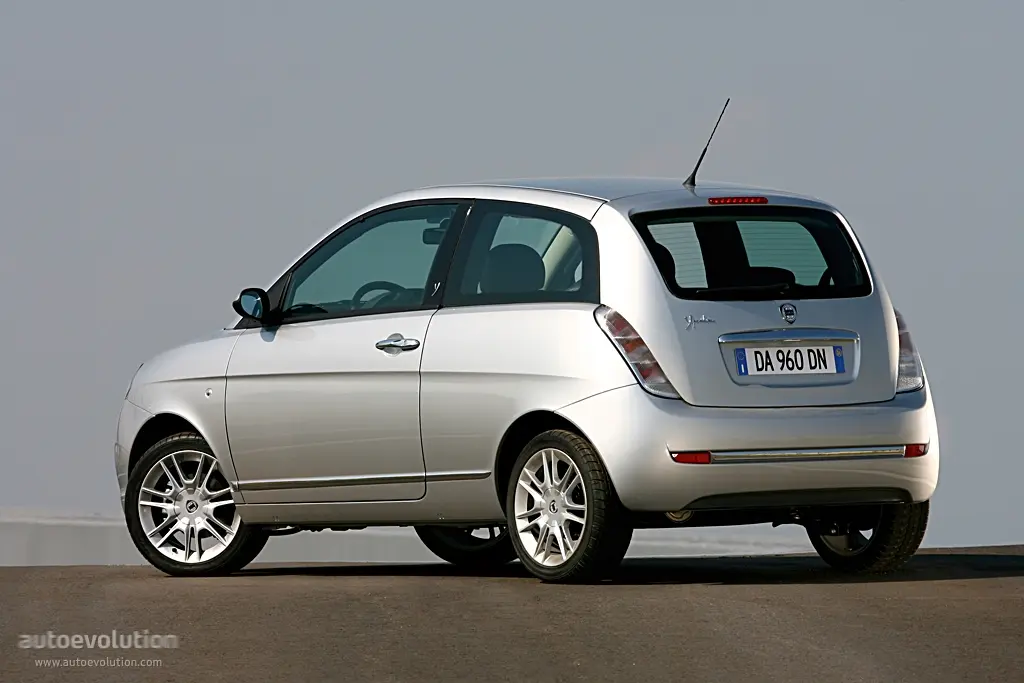 Lancia  Ypsilon 1.4 8V Argento 6