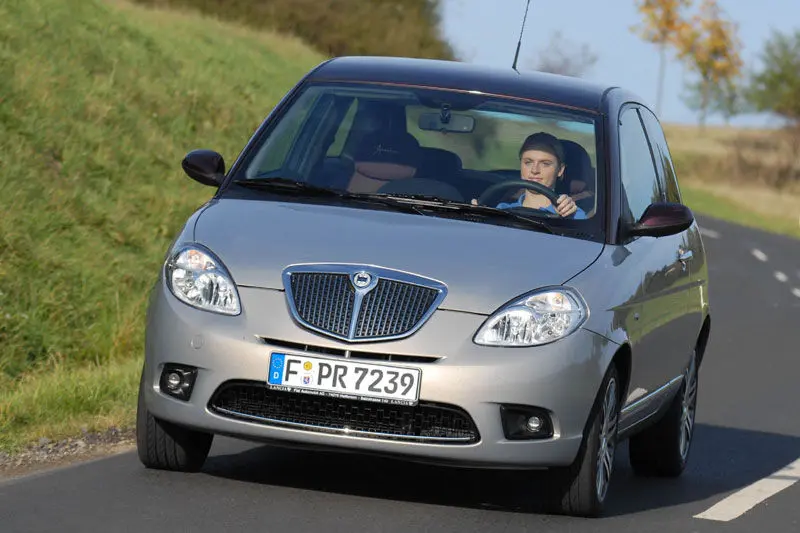 Lancia  Ypsilon 1.4 16V Oro 4