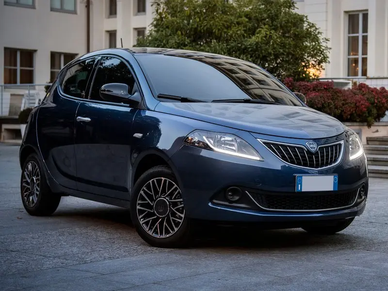 Lancia  Ypsilon 1.4 8V Oro 6