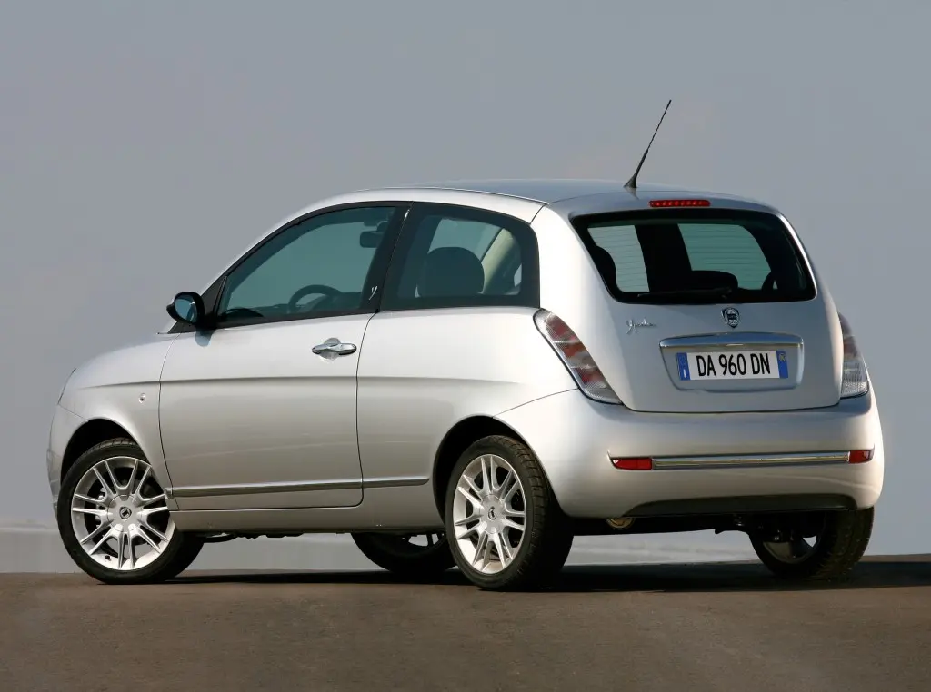 Lancia  Ypsilon 1.4 8V Platino 2
