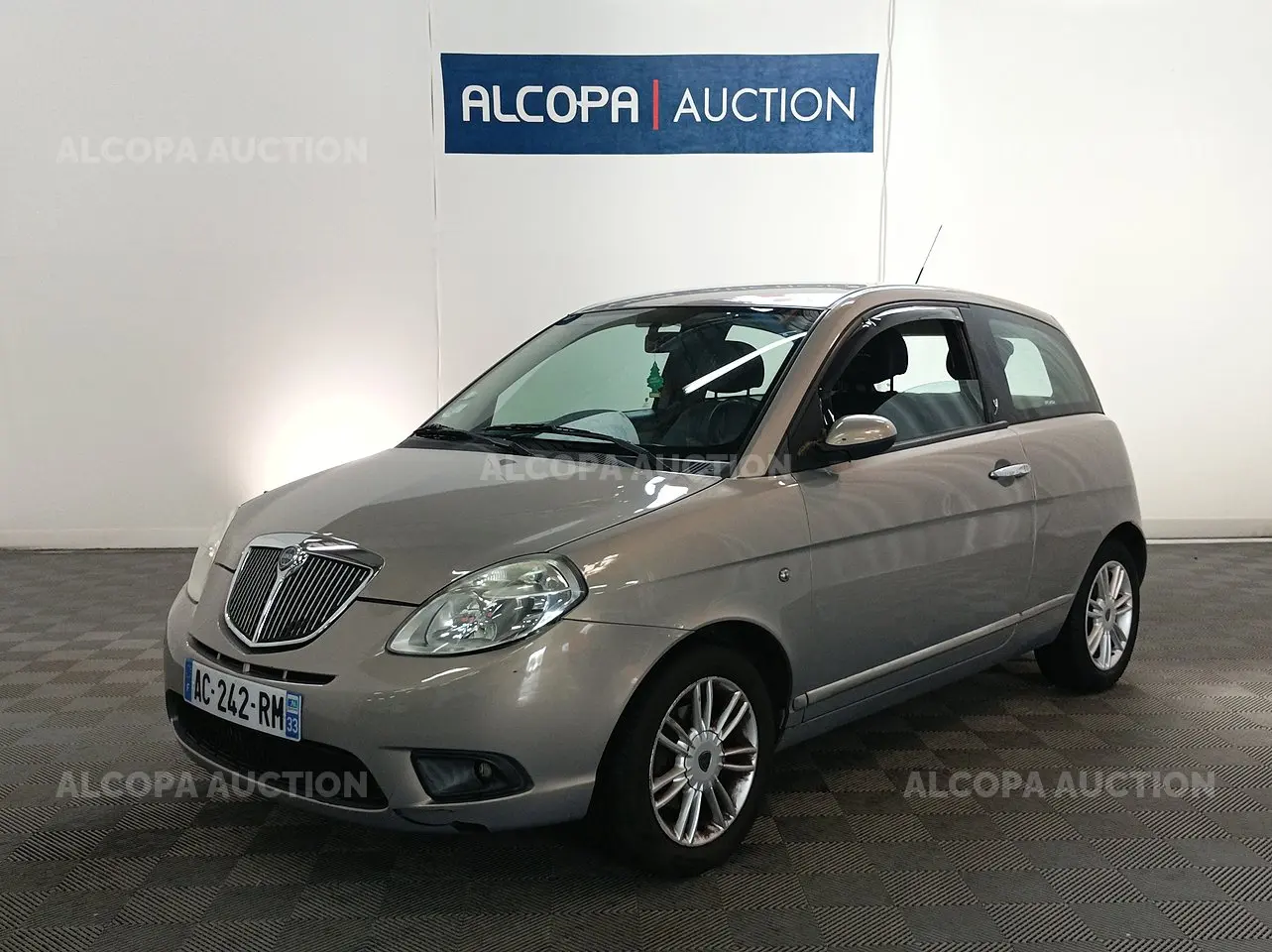 Lancia  Ypsilon 1.4 8V Platino 2