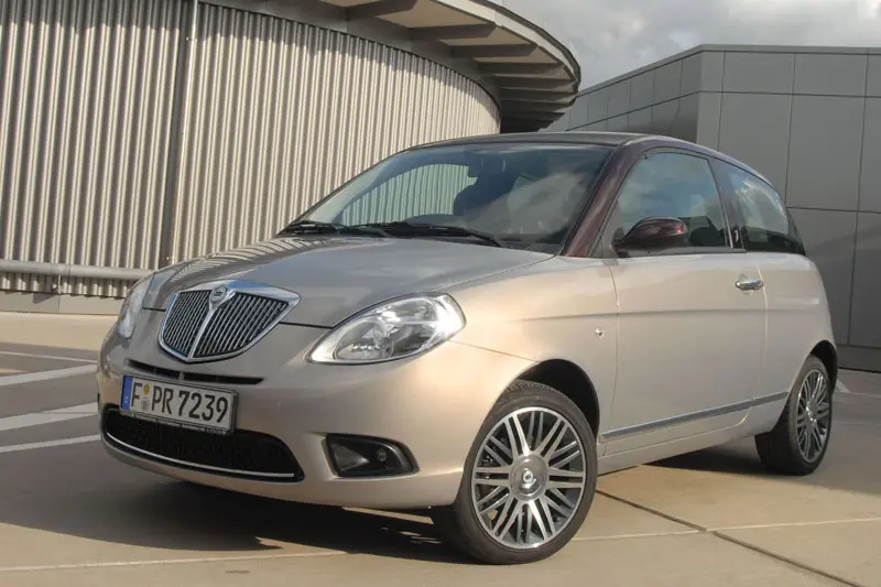 Lancia  Ypsilon 1.4 8V Platino 3