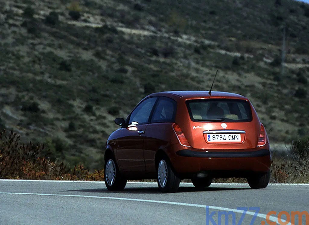 Lancia  Ypsilon 1.4 Argento 2